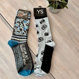 Men’s Crew Socks 2‑Pack: Blue Q “Let Her Win” & YS Camera Print. Size 7–12